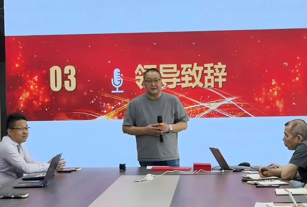 領(lǐng)導(dǎo).jpg